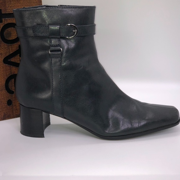 nine west oroyao ankle boots